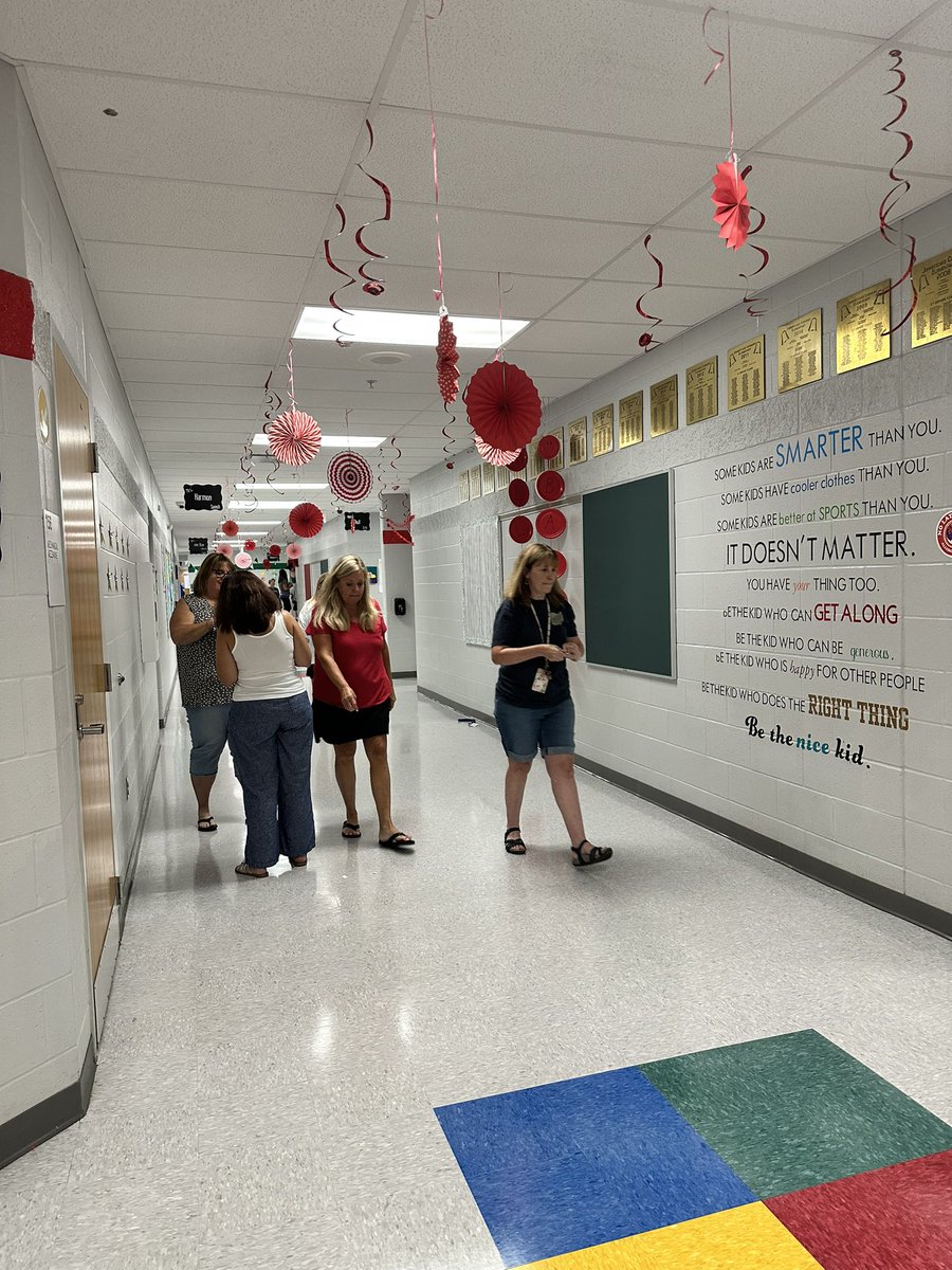 Mrs_Sarah_Kirby's tweet photo. At the end of our staff meeting, everyone went back to their hallways and decorated in their colors! It’s looking so fun and we are ready for Open House!
#olsd #backtoschool #elementaryap https://t.co/7TPAzj7azZ