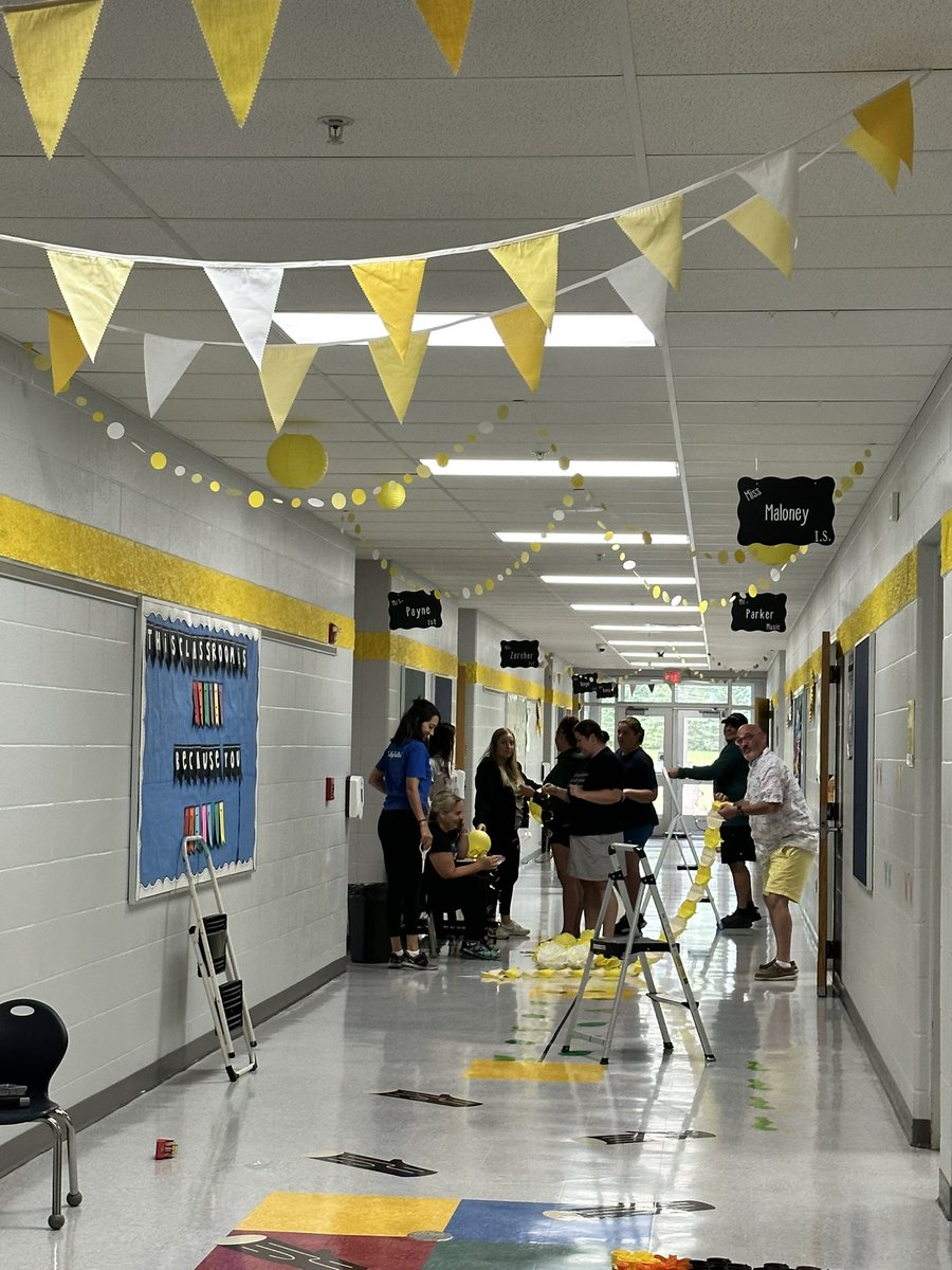 Mrs_Sarah_Kirby's tweet photo. At the end of our staff meeting, everyone went back to their hallways and decorated in their colors! It’s looking so fun and we are ready for Open House!
#olsd #backtoschool #elementaryap https://t.co/7TPAzj7azZ