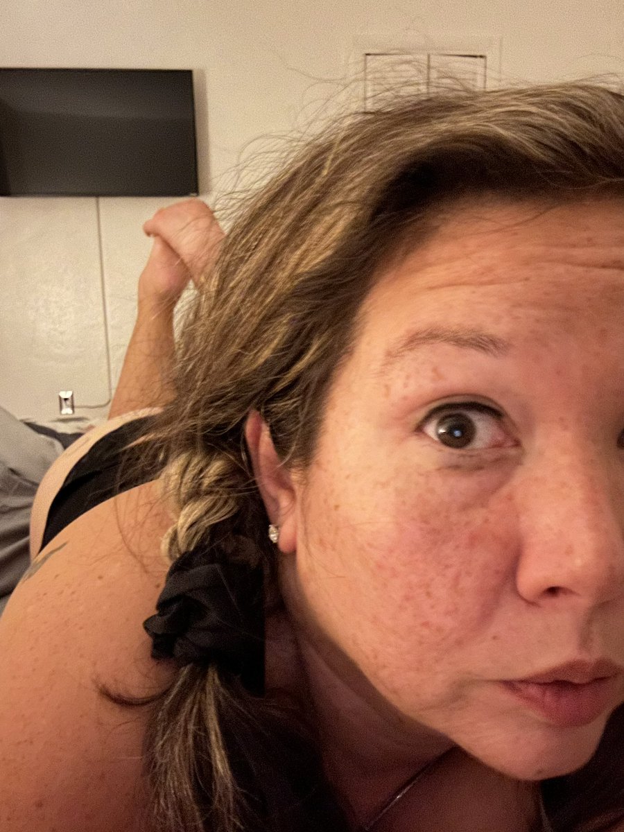 Shelley_Knight1's tweet image. Don’t let my pictures fool ya. I’m a modest B cup. Modest. I’m Japanese, we usually just have 2 bee stings like Kayne would say! #Breasts #imme #tuesdayvibe #Japan #hybridvigor