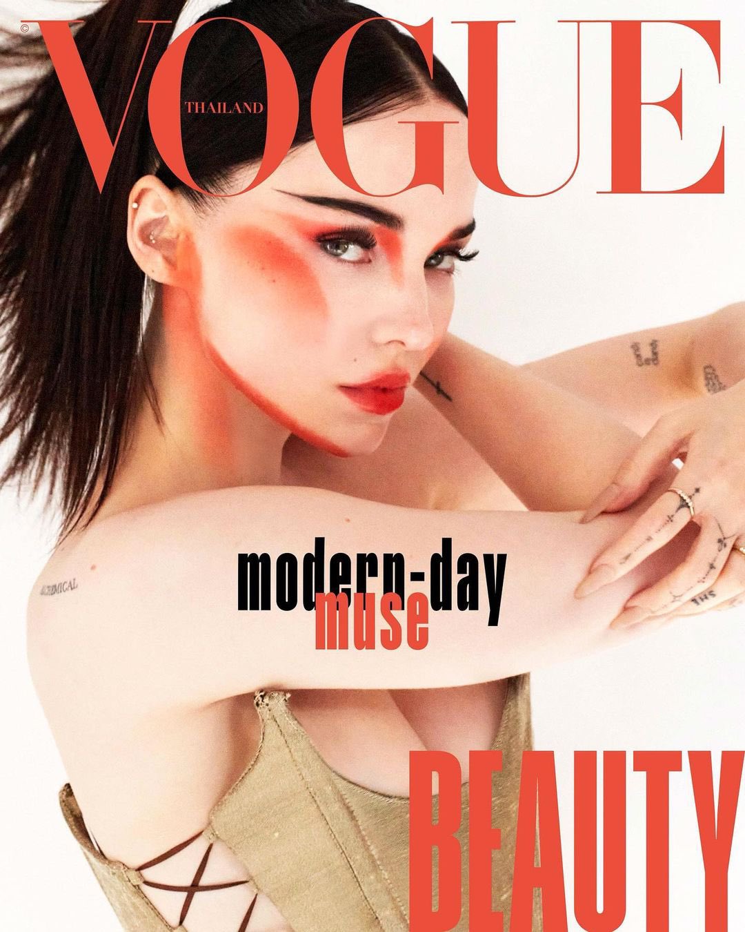 女性情報誌 Vogue Greece December 2022 Dove Cameron 女性情報誌 Vogue Greece December 2022 Dove Cameron