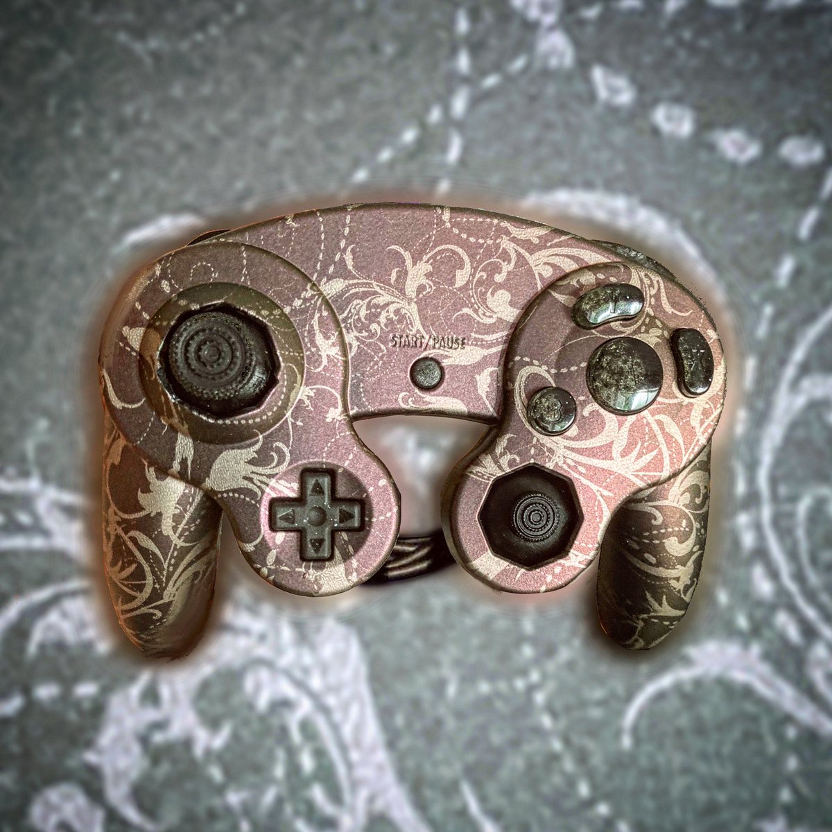 2D_Ben's tweet image. Shell paint job by @ControlInColor - @LevCustoms ‘Spicy’ hybrid sticks -
.
.
.
.
.
.
#customgamecubecontroller #gaming #gamers #melee #mod  #tech #custom