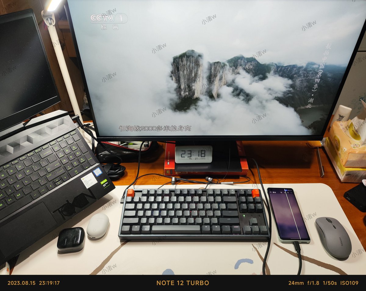 Steven_nagisa's tweet photo. 咱买新显示器啦~
27吋 2K 165Hz HDR
支持USB-C一线连,键盘通过USB 2.0连显示器,#mate40 当做触控板和音响,能输出1080P 60Hz,能充电,还有电脑模式,配合Kiwi Browser和小型主机电脑一样了。基本满足我不玩游戏的日常使用 https://t.co/7cXVf1re1g