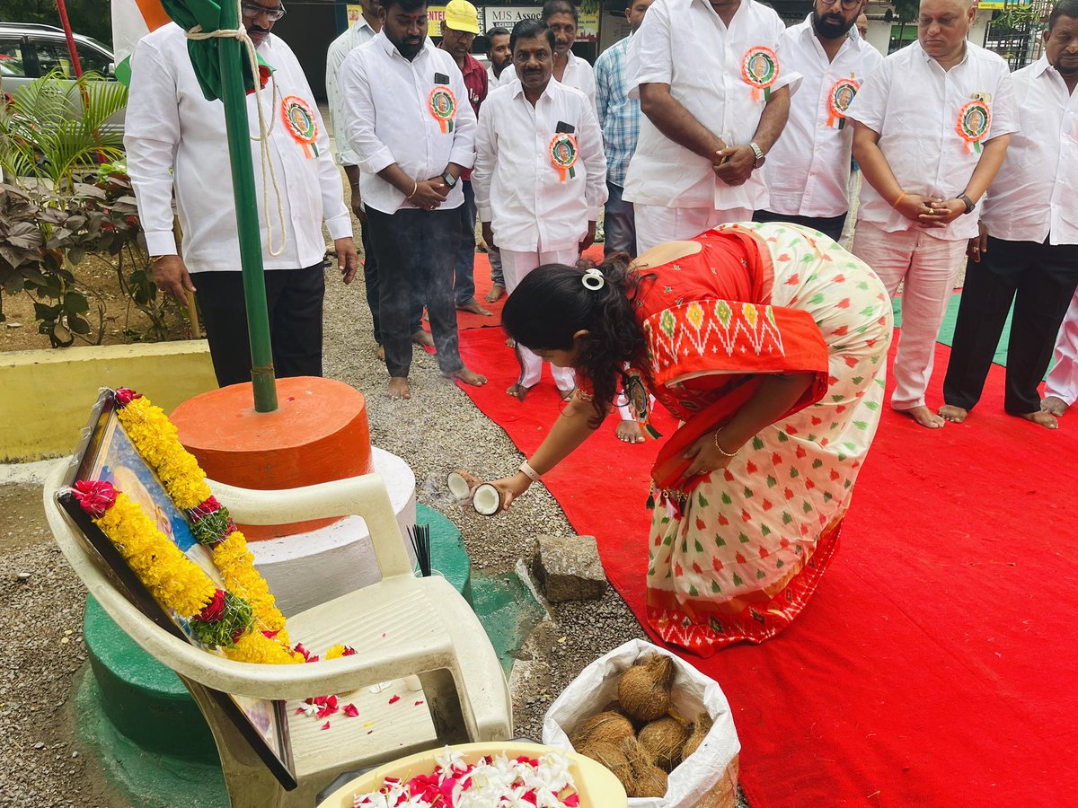 PVasupathi's tweet photo. May the colours of our flag🇮🇳always remind us of the sacrifices that have been &amp;the unity that binds us🇮🇳 https://t.co/22anEfh7ct