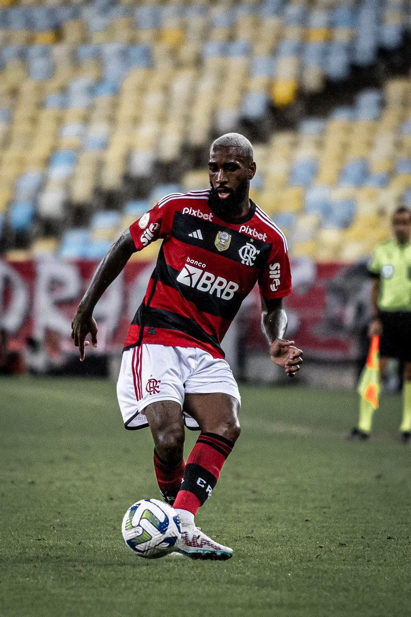 raflamello81's tweet photo. ⚠️Gerson e Varela trocaram socos no treino do Flamengo nesta terça-feira (15).

Uruguaio ficou bastante machucado, e comando do futebol faz reunião para apaziguar situação.

🗞️: @geglobo 

📸: Equipe RaFla Mello | @click__mj https://t.co/mQPYS2k0JR