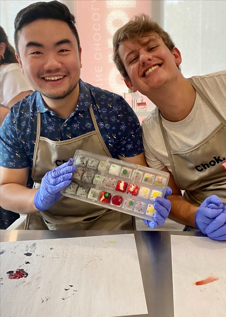 StratfordON's tweet photo. Discover a new, delectable adventure just outside of Stratford! Indulge your creativity at Chok. Fine Chocolate &amp; awaken your inner chocolatier🍫 Don't miss the upcoming workshop on Aug 30, where you'll decorate, cast, fill,&amp; cap your own chocolates🎉 https://t.co/ewUvPFMp1N 🍬🍫 https://t.co/PjEead8jSD