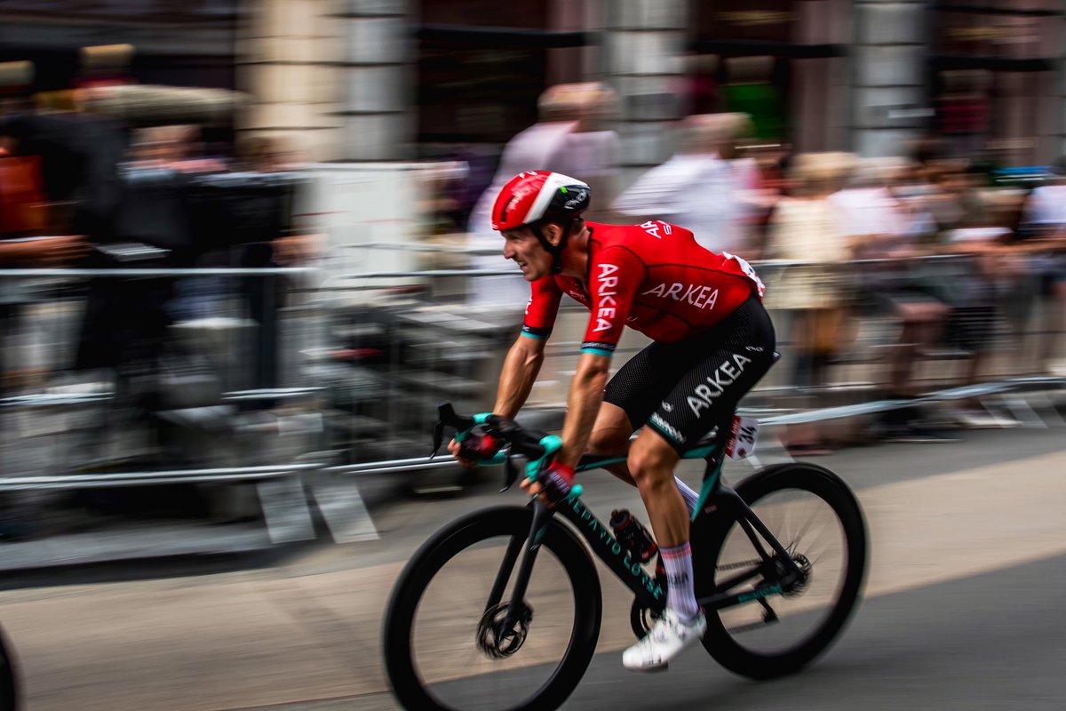 Première course en rouge et noir. 🔴⚫️

Rendez-vous dimanche à Hambourg pour Arnaud.