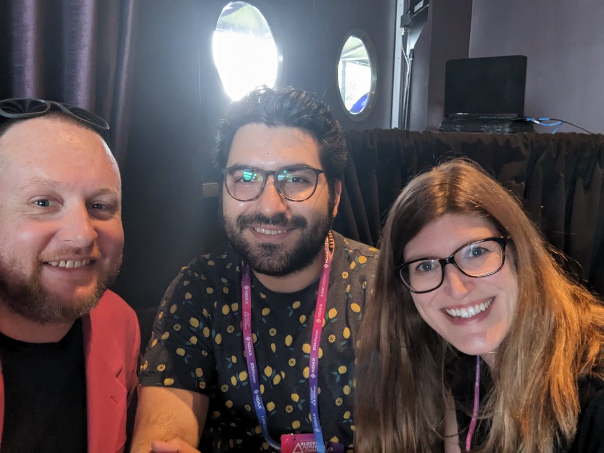 @LearnMoreWithC4 is about to go on stage for #bitcoin & blockchain trivia at @Futurist_conf w/ @JesLeveq & @sbetamc 🥳