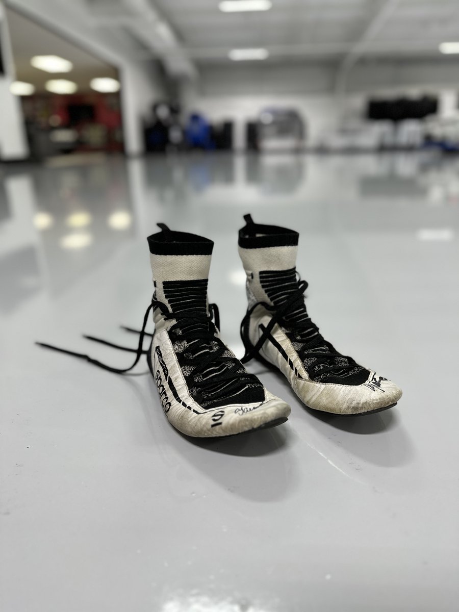 KauligRacing's tweet image. 🚨 These boots are made for DRIVING! #Giveaway 

Like, retweet, follow @kauligracing, AND tag two friends if you want a chance to win these racing shoes WORN and SIGNED by @AJDinger! 👢

We&apos;ll pick a winner on 8/29! Good luck 😁