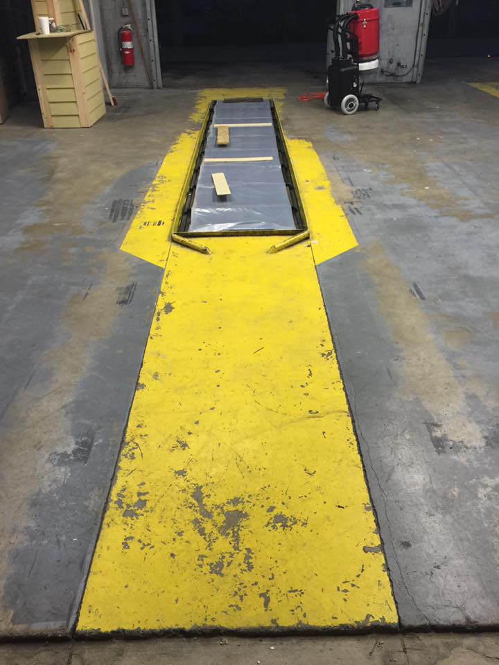 elitecrete's tweet image. BEFORE &amp;amp; AFTER - Oil change center had their old &amp;amp; failing "epoxy paint" floor repaired &amp;amp; restored with a new, ultra-durable HERMETIC™ Neat protective floor coating.

#DurableFlooring #industrialflooring #automobileservices #oilchangeservice #chemicalresistant #elitecrete