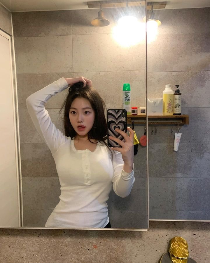 cherxrie's tweet photo. ㅤ
ㅤ
emang boleh main sendiri jam segini? tapi enak hng. 
ㅤ
ㅤ https://t.co/dhZusbhrWI