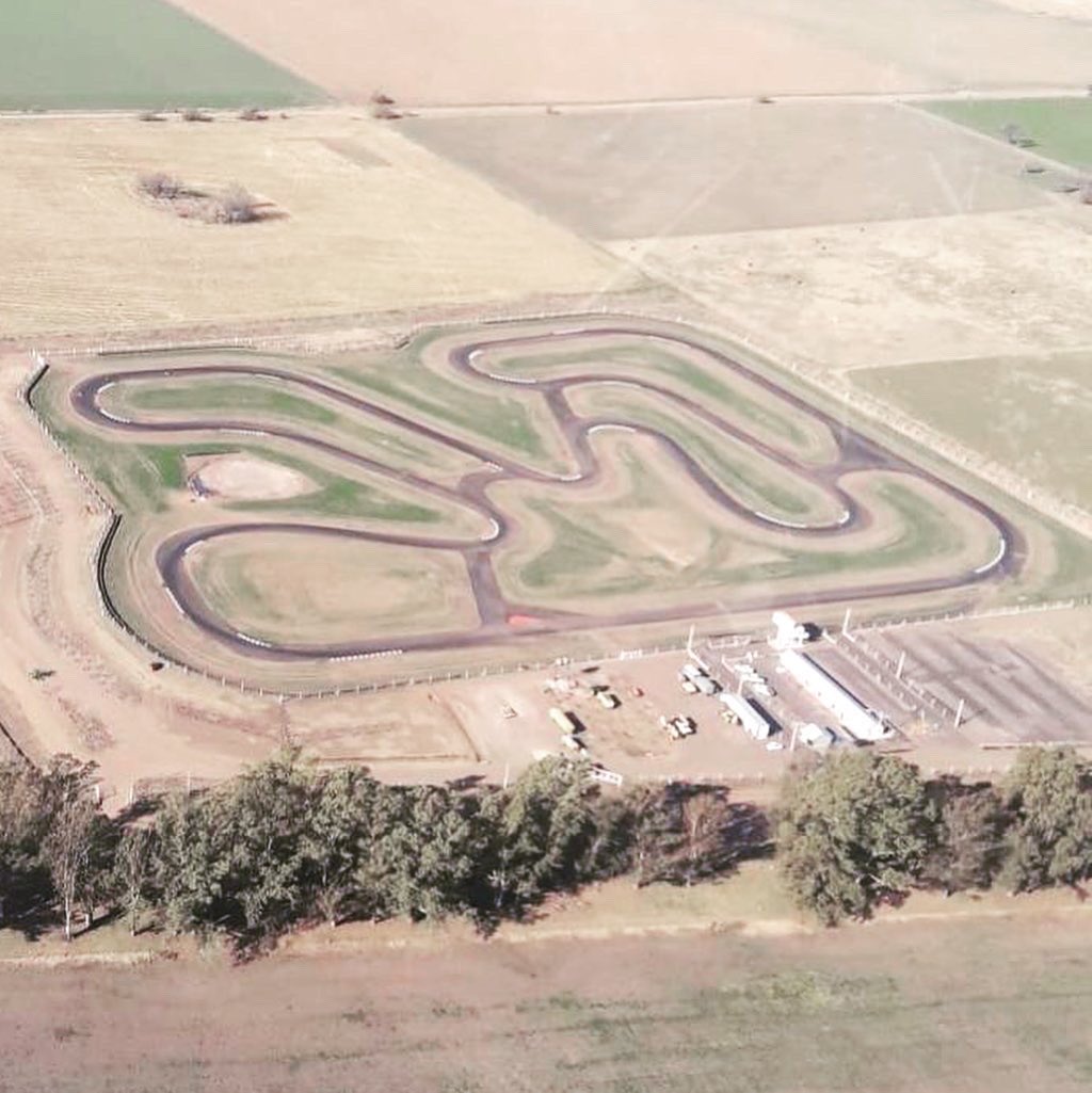 🗣️"Tenemos catorce variantes de pista en el kartódromo de Trenque Lauquen, y vamos alternando para que se utilicen todas. Hay mucha variedad para que la gente que corra se divierta" <a href="/SergioAlaux/">Sergio Alaux</a> x #CampeonesRadio