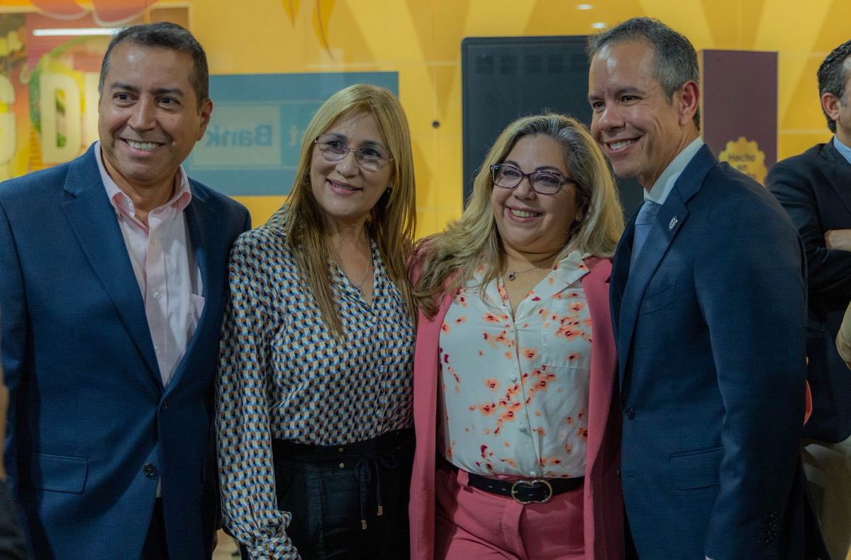 Miguel_Romero_'s tweet photo. Participamos en la más reciente edición de #ConectandoContigo de la Asociación Hecho en Puerto Rico. Allí presentamos los diversos programas que tenemos en la ciudad para emprendedores y empresas existentes, así como testimonios de éxito en diversas industrias. Gracias a Jorge Ramírez y todo el equipo por recibirnos. Cuentan con #SanJuan para seguir creciendo.