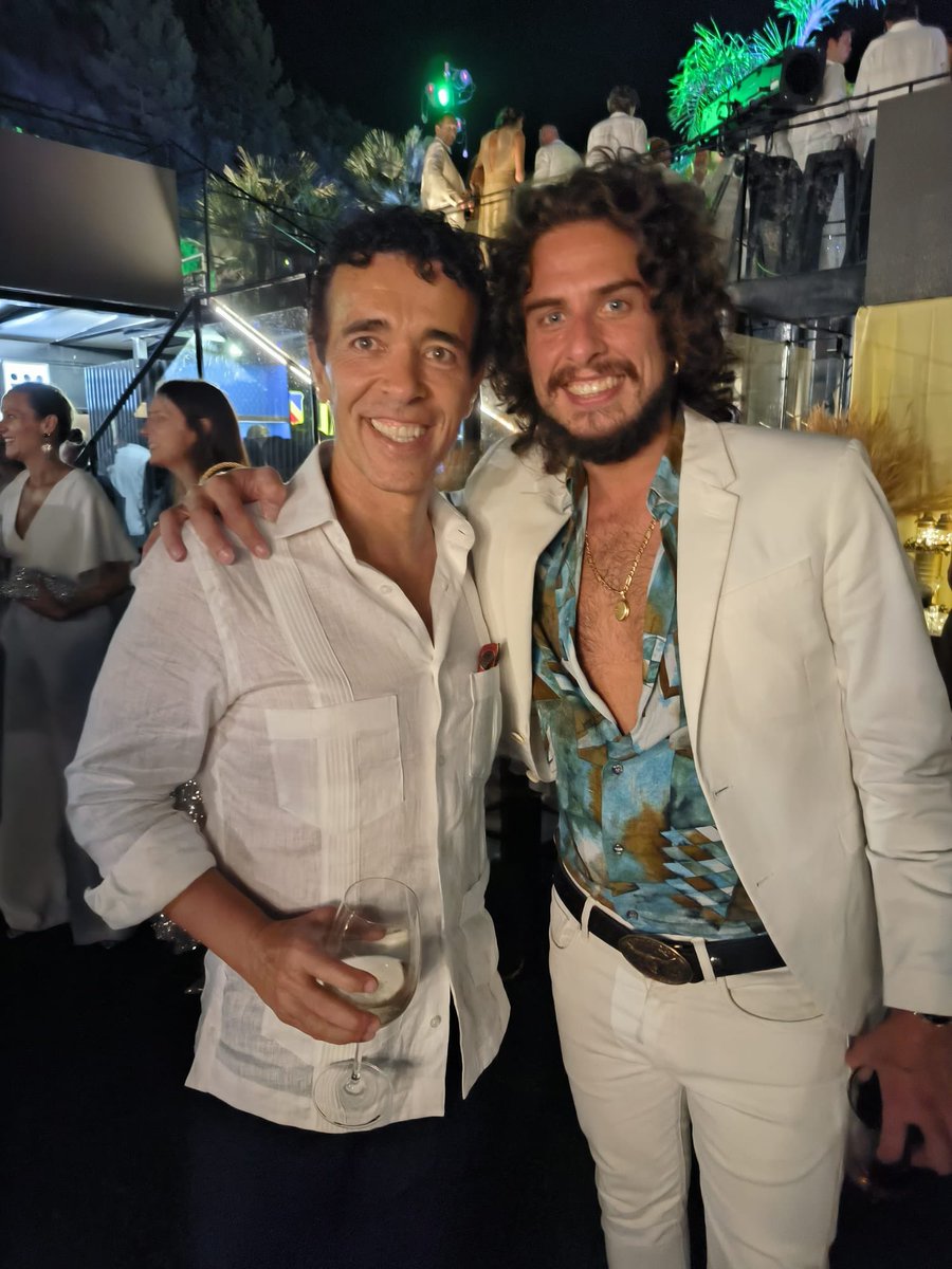 Artista y amigo <a href="/KikiMorente/">Kiki Morente</a> 
<a href="/StarliteGala/">Starlite Foundation</a>