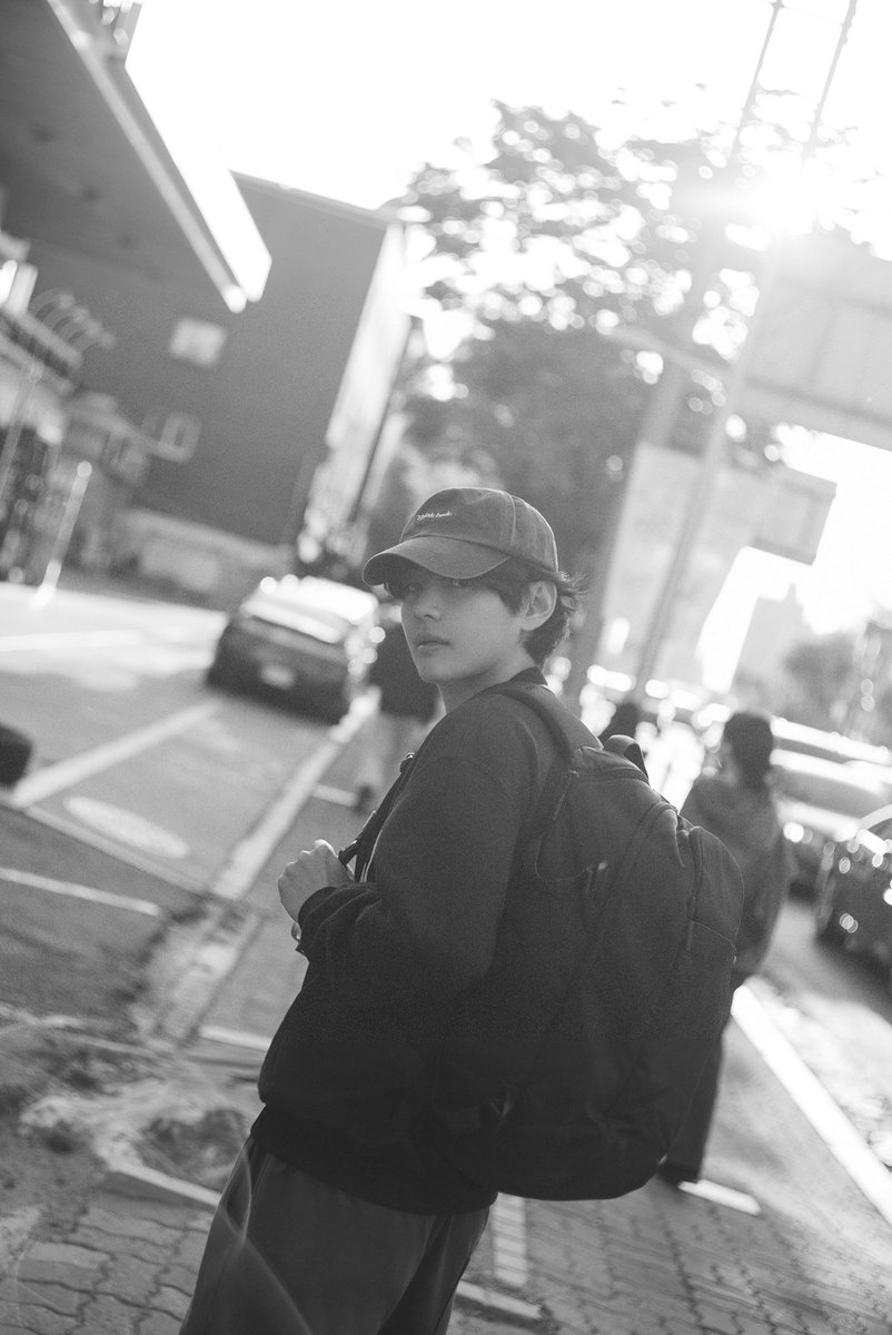 gomrangi_V's tweet photo. 흑백 사진 덕후인가..
아니 이 mood 너무 좋잖아요
자연스럽고 인간 김태형 그 자체 같아서 더 좋은
VLAYOVER PHOTO2
LAYOVER TAKEOVER
#_LAYOVER https://t.co/3ov8DKzE7A