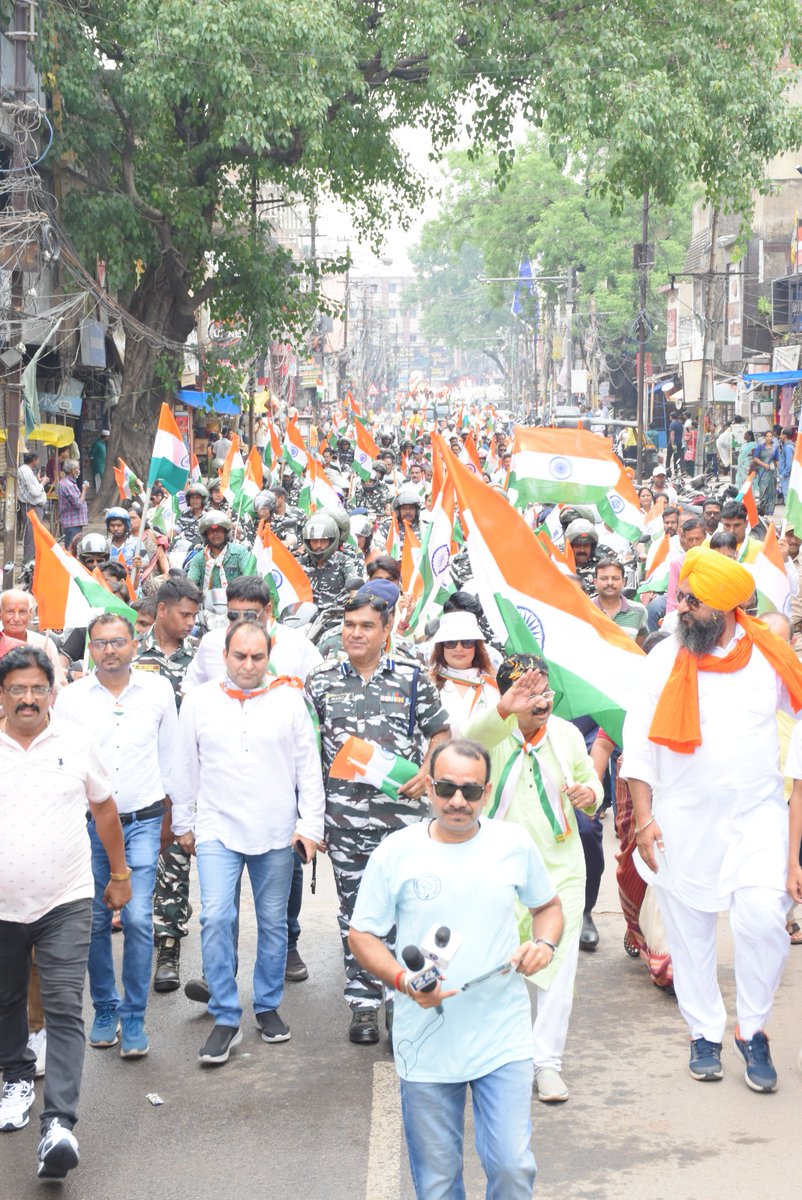 commandant19bn's tweet photo. Tiranga Rally" under #HarGharTiranga  as part  of   #AzadiKaAmritMahotsav conducted by #19BN CRPF 
Huge gathering showcasing patriotism and national integration. " मेरी आन है तिरंगा मेरी जान है तिरंगा"। https://t.co/Srp5MHaCG5