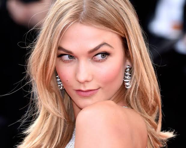def_not_ugly's tweet photo. She's strutted for top fashion houses like Christian Dior and Versace and even became a Victoria's Secret Angel. But folks, there's more to Kloss than the runway. A coding enthusiast, she launched 'Kode With Klossy' in 2015, a non-profit that empowers young women to learn coding. 2/3