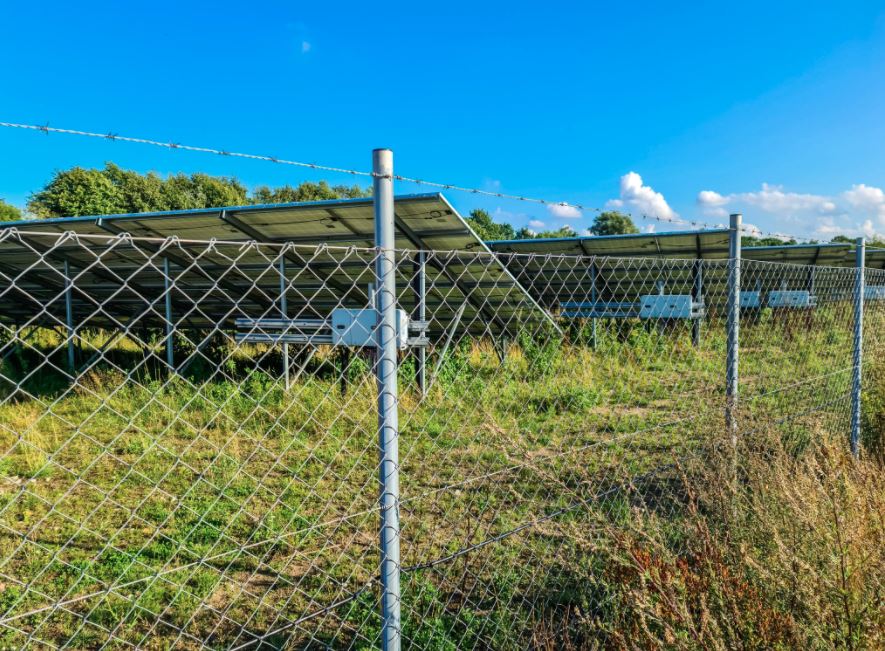 EastCoastSiteWk's tweet photo. Solar O&M ensures optimal panel performance and longevity, while sturdy chain link fencing offers robust security. https://t.co/jENsKOGYrm Solar O&M involves proactive maintenance, enhancing energy generation and system lifespan. #chainlinkfence #solarfencing #newjersey #njsolar https://t.co/Qp1PP0xuTm