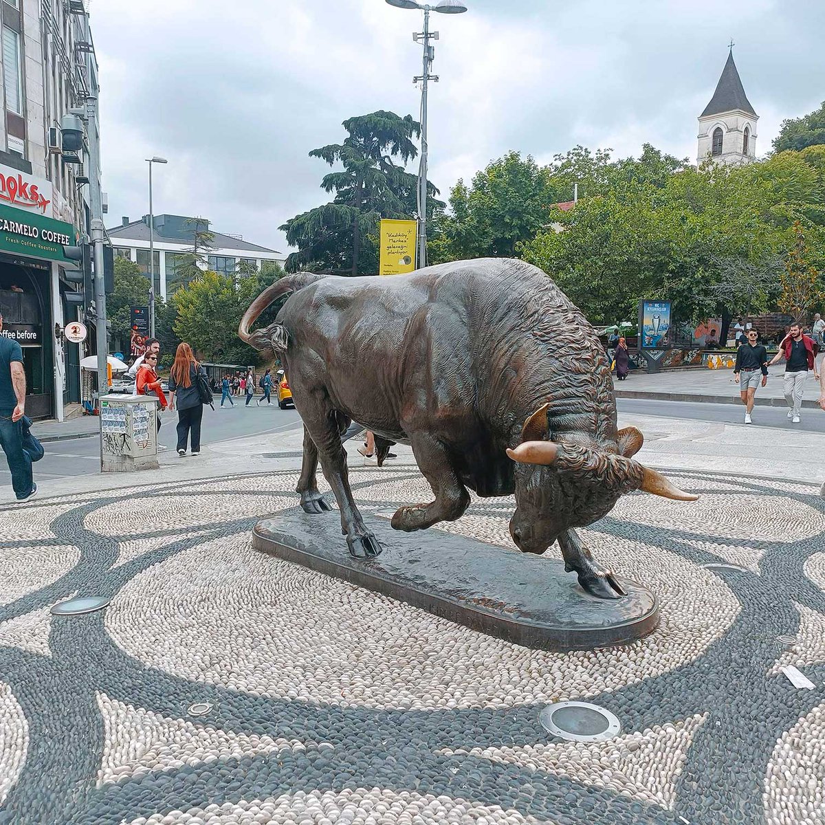 ivapepassport's tweet photo. Same City, different continent... We made it to the Asian side...

"For the Interesting story about the Bull of Kadikoy, check out https://t.co/saDcJAKzH7

#ivapepassport
#tabak #tobacco🚬
#bull #statue 𓃓
#turkey #türkiye 🇹🇷
#kadikoy #istanbul #i̇stanbul 🇹🇷
#vapers #vape 🌬💨 💨 https://t.co/jUGcmXrSUx