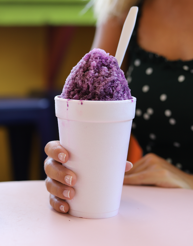kingcakesnob's tweet photo. King Cake Snowballs anyone?

#itstoohotforthis #kingcakesnob #kingcakeseason https://t.co/TY0RVoooPA
