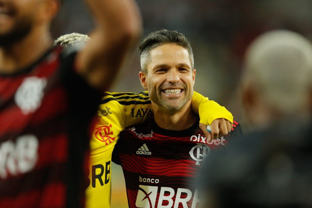 Fla100Qualidade's tweet photo. Oq a história tá absolvendo esse homem aqui é brincadeira, o cara era o pilar desse elenco https://t.co/JvpUHlqAhR