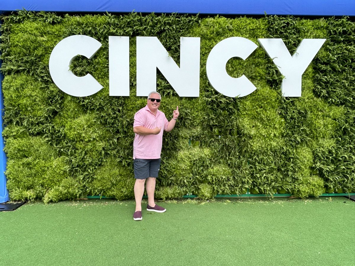 cincygreghoodin's tweet photo. Cincy + Greg = cincygreg #summerincincy #SummerVibes #CincyTennis @CincyTennis @atptour @WTA @TennisChannel #tuesdayvibes doing my best to continue to #makesummerfunner https://t.co/MOwRQiCQTZ