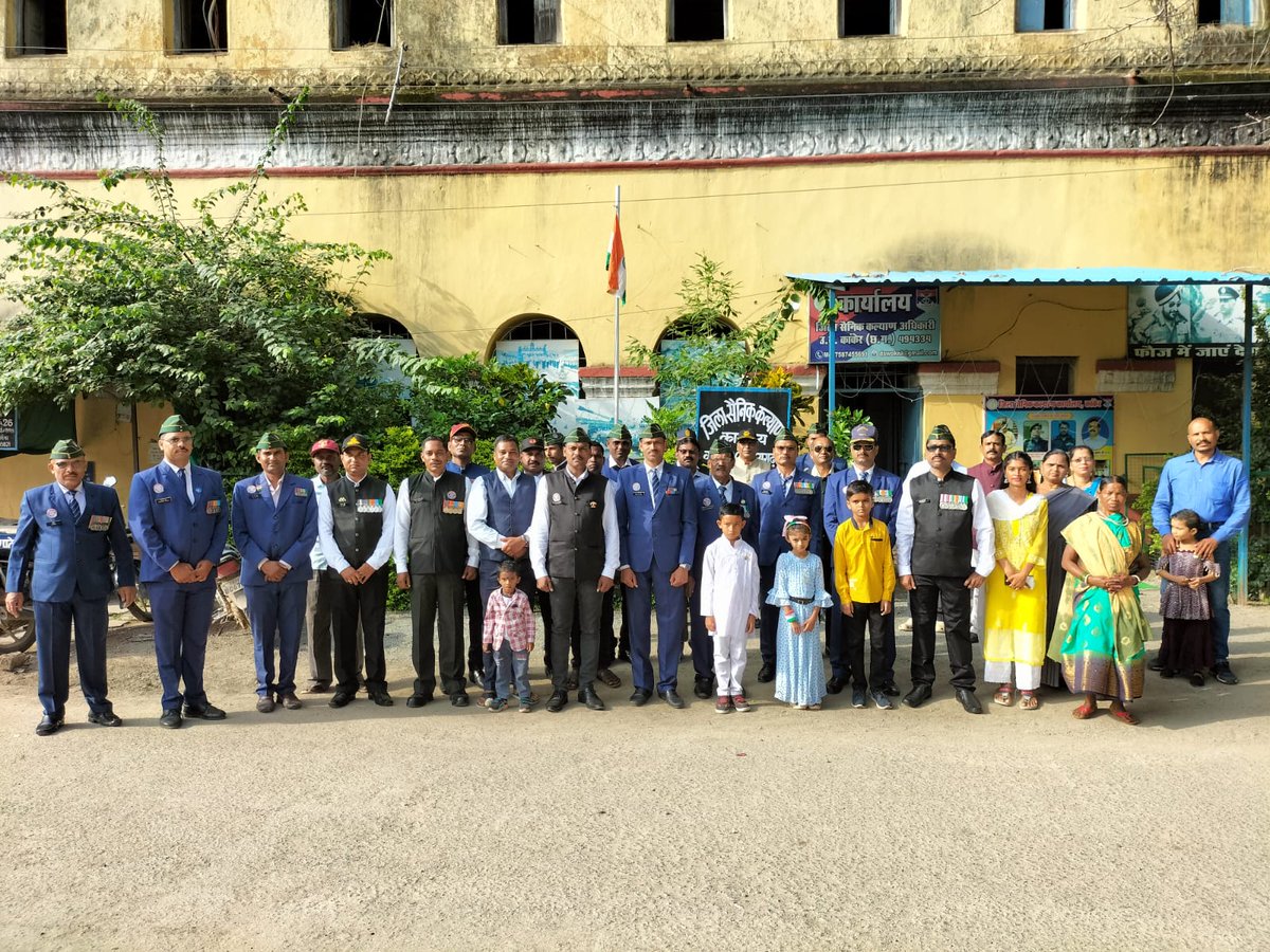 CBCkanker's tweet photo. @DswoKanker flag hosting @R8WyUdMifCDccE8
 स्वतंत्रता दिवस के पावन पर्व पर ध्वजारोहण का आयोजन  श्रीमति तीजा बाई आचले (माता शहीद स्व. मोती राम आचले) एवं कल्याण संयोजक सूर्य प्रकाश त्रिपाठी द्वारा  भारत माता की पूजा तथा शहीदो श्रद्धा-सुमन अर्पित कर मौन श्रद्धांजली  अर्पित की। https://t.co/W2GL3LXTkx