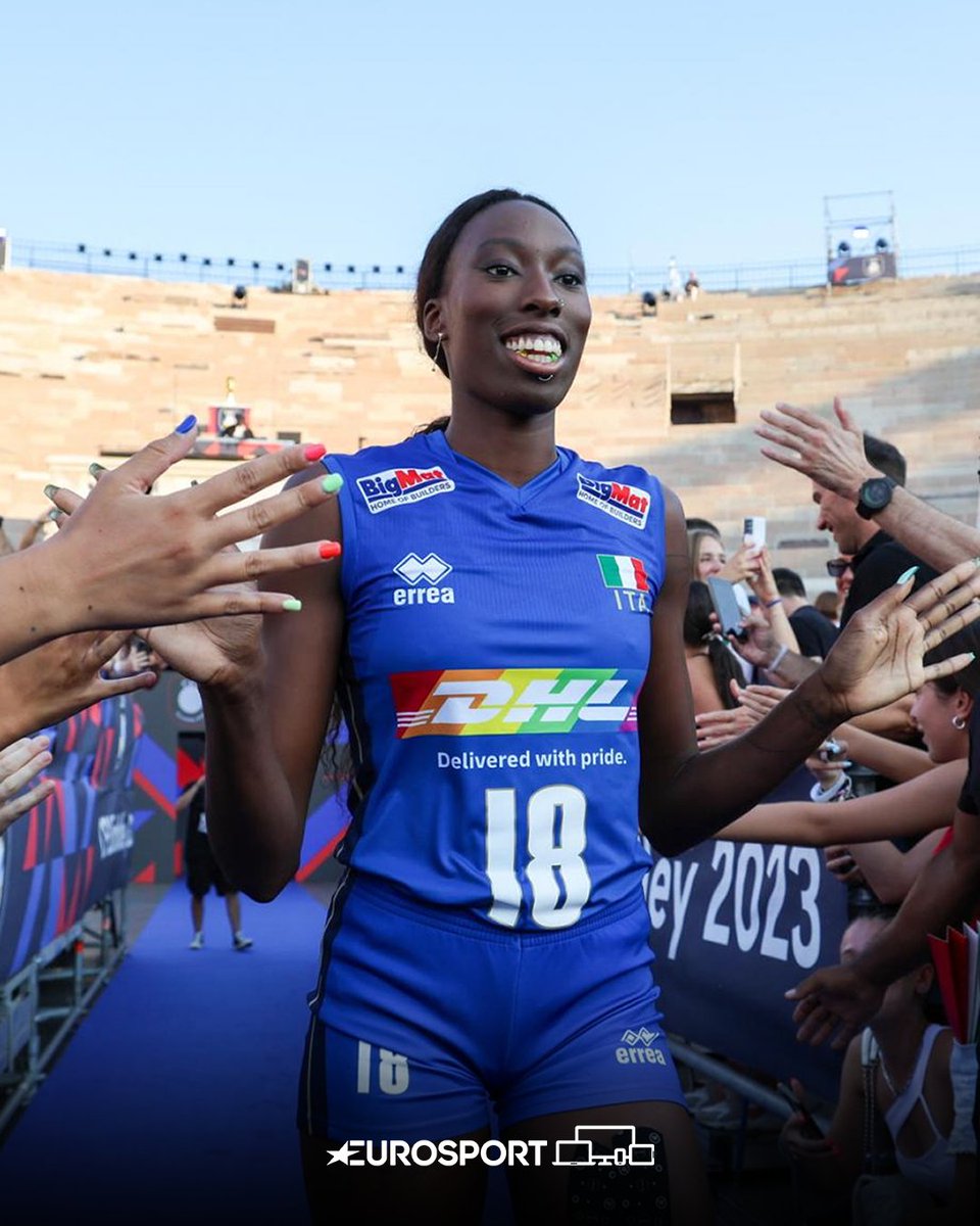 Eurosport_IT's tweet photo. Il primo match non poteva avere cornice più romantica per le Azzurre 🥰🏆🏐

#EurosportVOLLEY | #CEV | #EuroVolley2023 https://t.co/TlCX4VMjKN