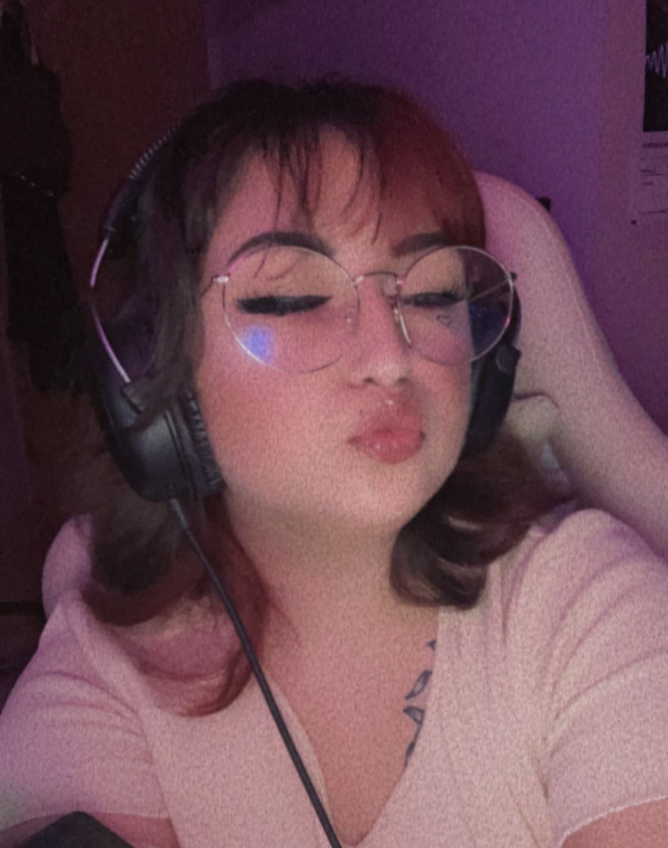 catch me drawing 
twitch.tv/tessnoir