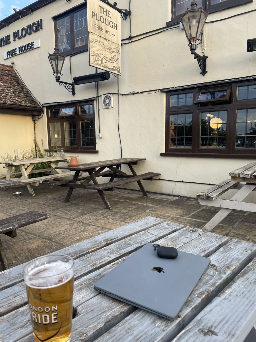 DrRichardPile's tweet photo. #workingfrompub. Honest 😉
And I agree with the tasting notes @TringBrewery https://t.co/sh7H1pBvBC
