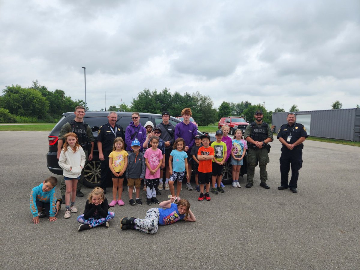 OPP_WR's tweet photo. #BrantOPP's PC Monaghan and PC MacKinnon from the Emergency Response Team joining forces with aspiring young firefighters at the Junior Firefighters Camp in Scotland, Ontario. Training, teamwork, and mentorship in action! 🔥🚓👨‍🚒 #CommunityMentors ^jb https://t.co/g9MCXRzYp4