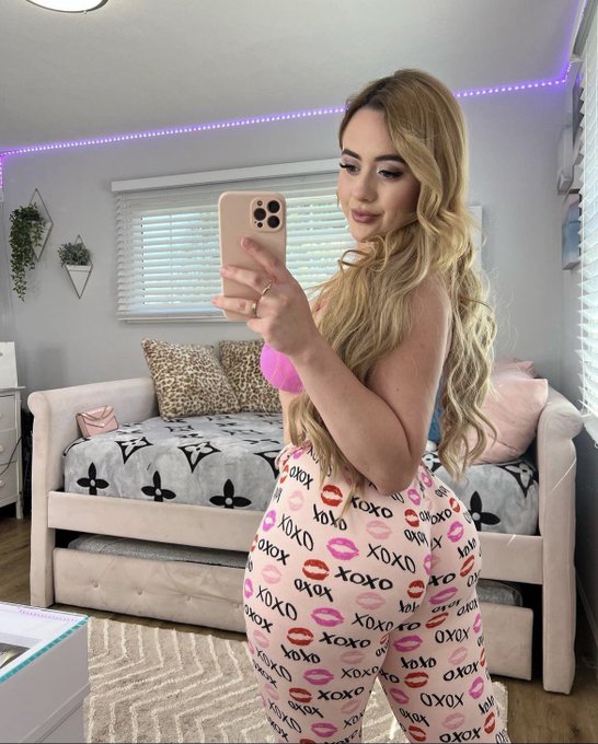 Happy Tuesday 💖 https://t.co/b6gP6c5Ujp