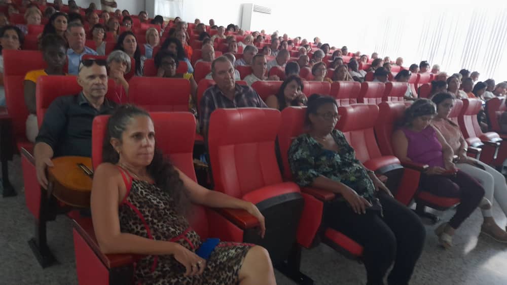 Fueron estas certezas compartidas por <a href="/Berthica5/">Berthica</a>  al presentar el documental "Martí Vive" con directivos, funcionarios, especialistas y trabajadores del Ministerio de Salud Pública de Cuba.

#CubaPorLaVida