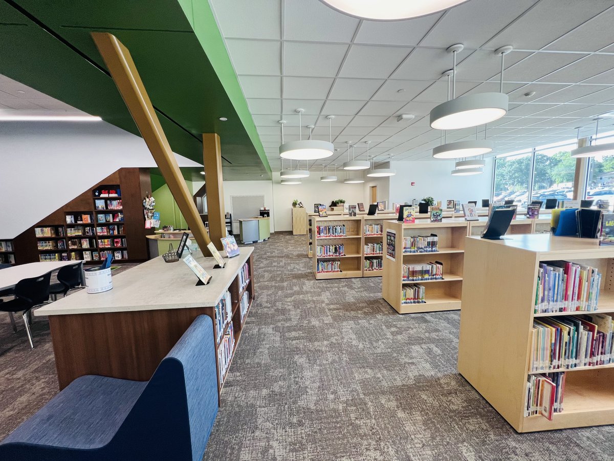 NewkirkNovak's tweet photo. Welcome back, @PawneePanthers! There was a lot of excitement &amp; energy throughout the halls yesterday as families explored their reimagined school at Back to School Night. @theSMSD rebuilt the 78,000 SF school on the same neighborhood site as the original. @HollisandMiller https://t.co/txDnLXmlwM