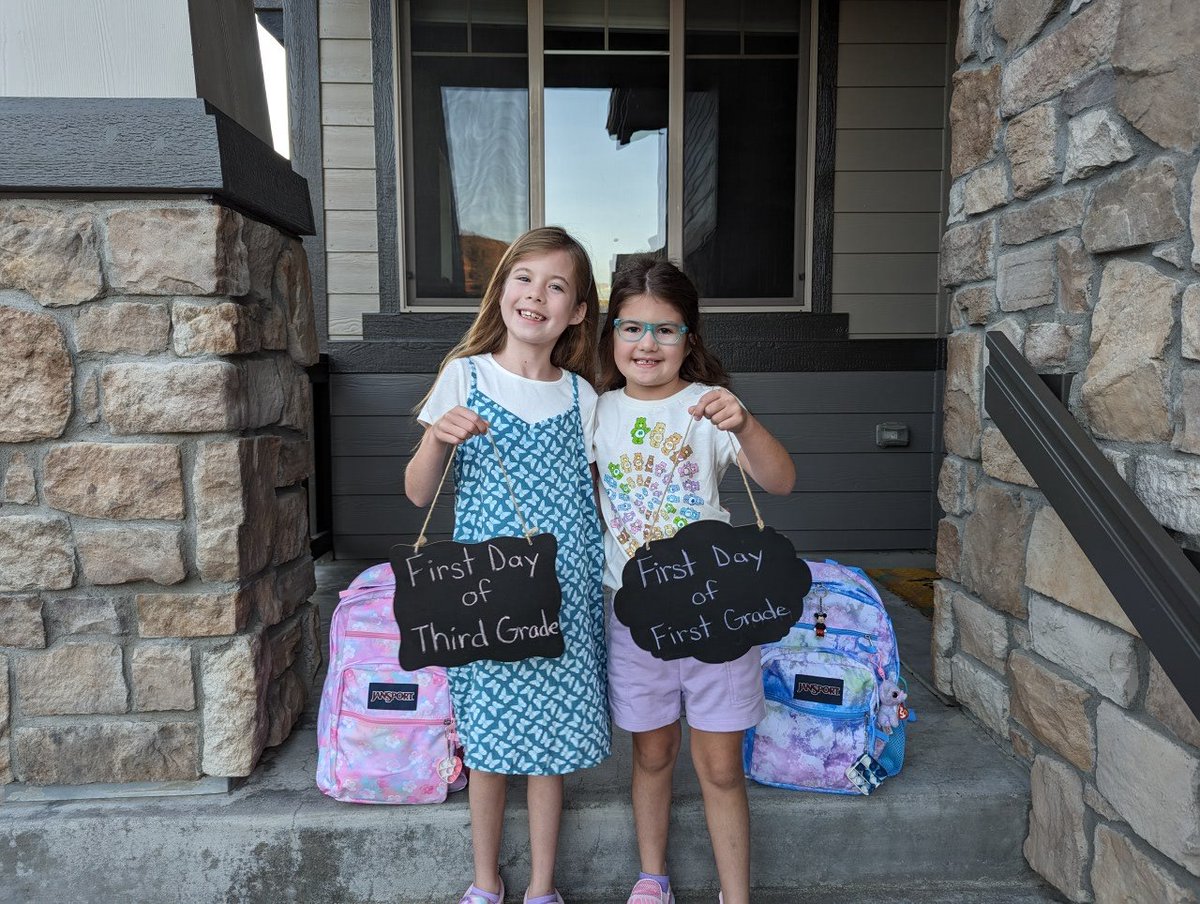 JeffcoSchoolsCo's tweet photo. Looks like #JeffcoFirstDay is going off without a hitch! We love to see all of these smiling faces. π Plus, the older student helping the younger with the locker is really touching our hearts this morning.
Keep sharing you first day moments with #JeffcoFirstDay! https://t.co/OZkcyvg8gx