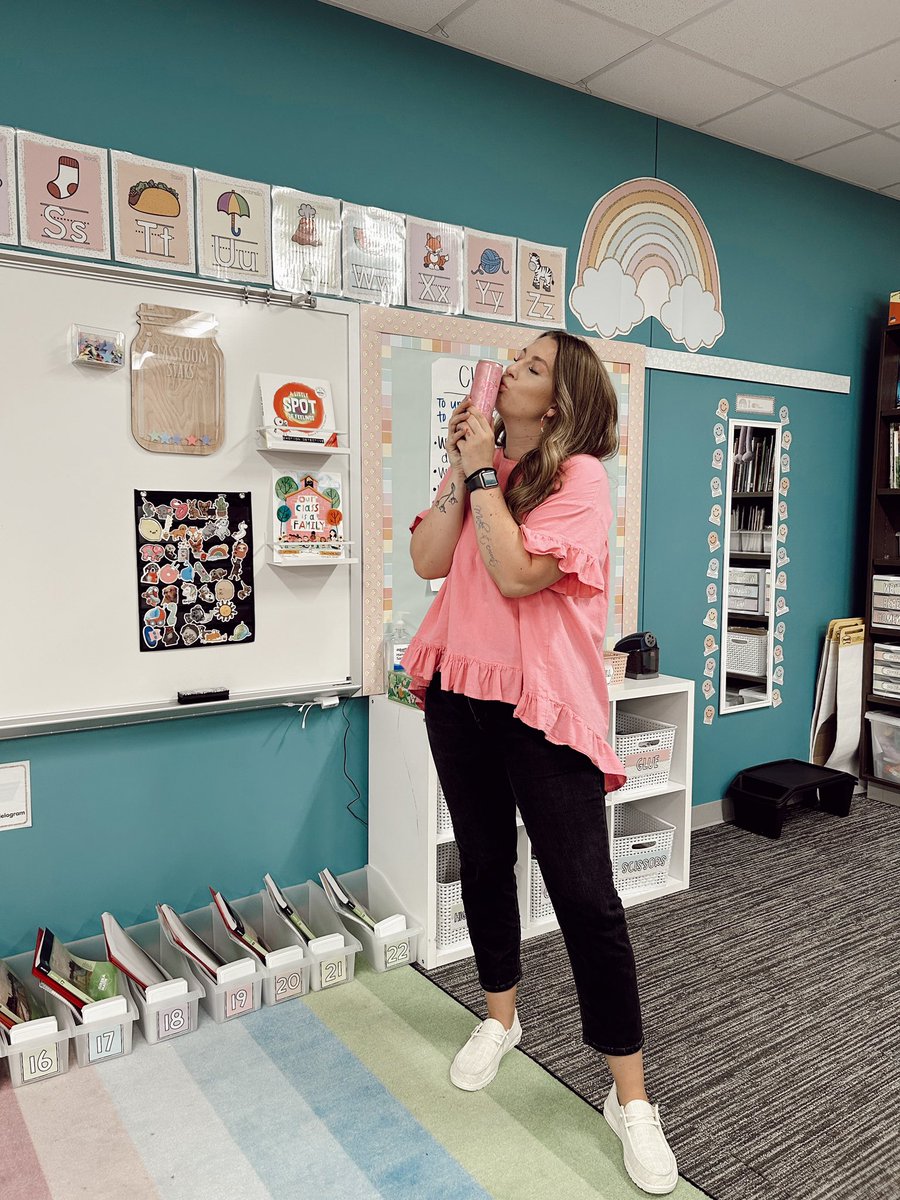 Best way to start a day of teaching is with an <a href="/AlaniNutrition/">Alani Nutrition</a> energy drink. 🤣💕