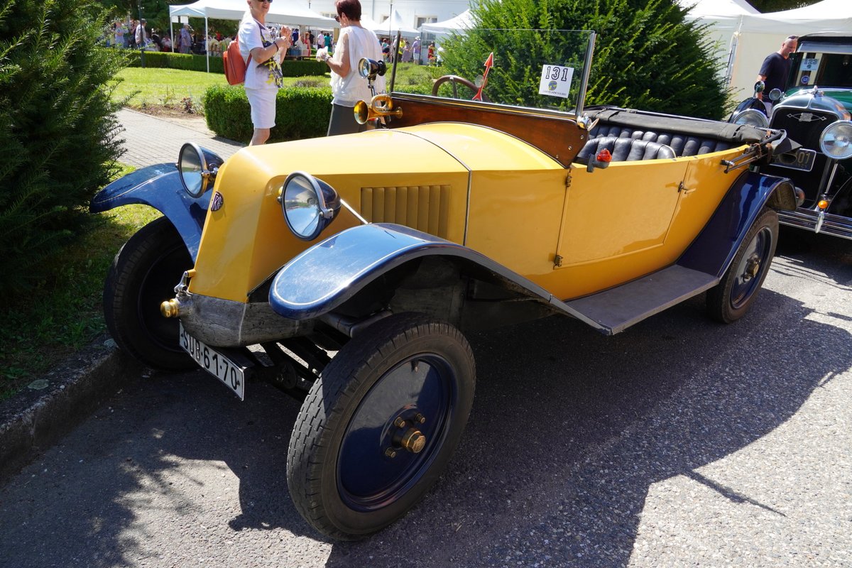 moravskyturista's tweet photo. Takových krásných kočárů se sjelo v neděli do Slatinic... víc fotek tady: https://t.co/yIiY8TQaWy #veteran #tatra #aero #wikov #skoda #trabant https://t.co/5xspxVZ6nF