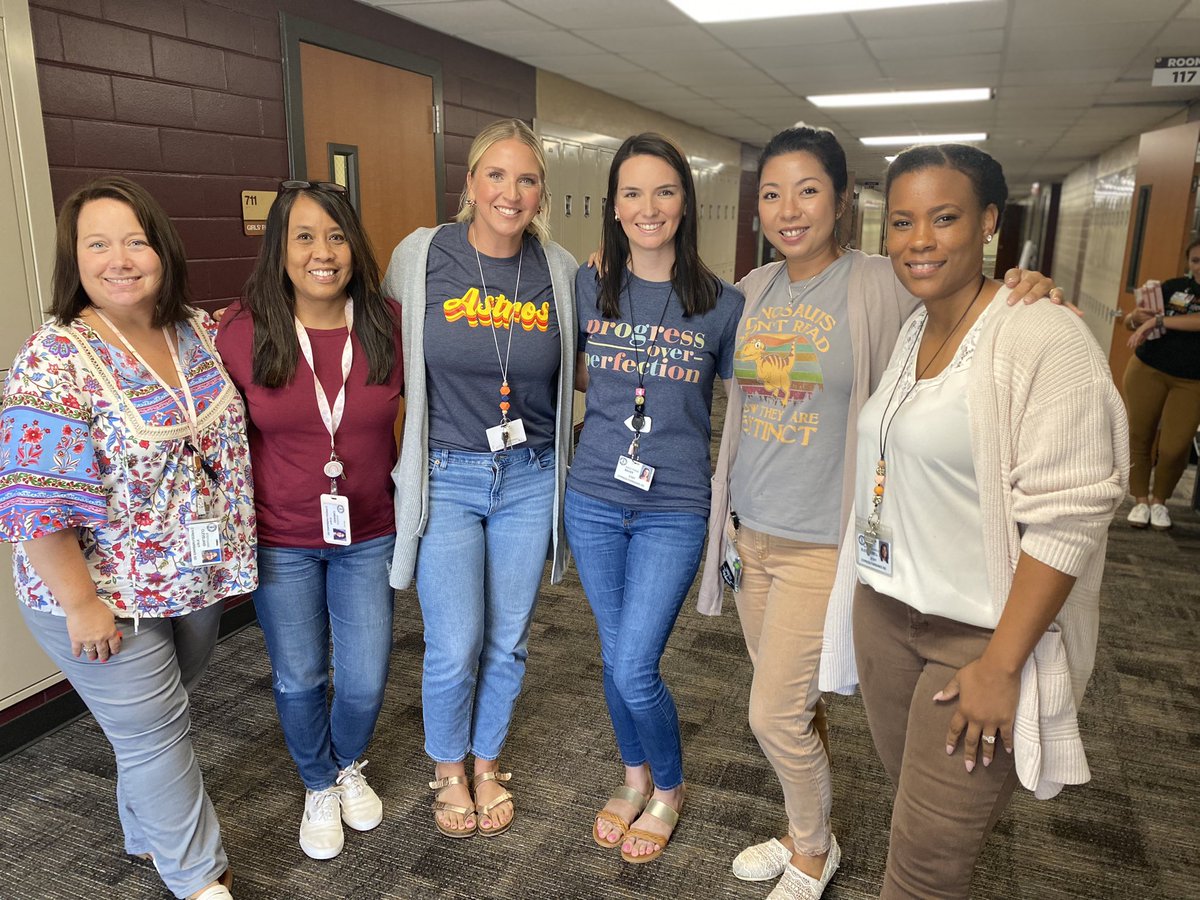 ABHarrisCFISD's tweet photo. Team huddle with Sprague’s 6th grade crew! @SpragueCubs @MrsGinaWang1 @chelleb24 @jeanine_cariaso https://t.co/1ObVAnhFkS