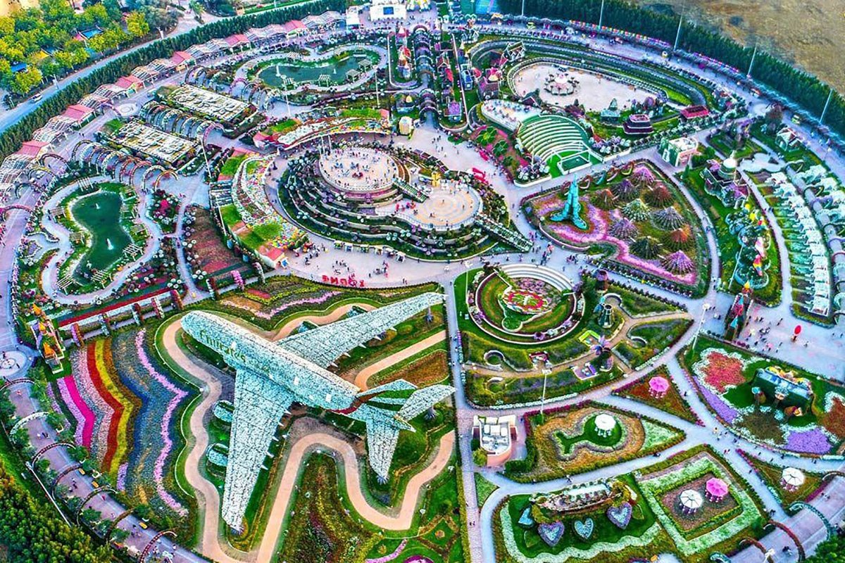 Volkstaat10's tweet photo. I know lots of Afrikaners in Dubai will agree. Look how Dubai has made gardens and trees flourish in the desert! Even their manhole covers are ornate and beautiful. Amazing what can be done to a desert in just one generation. #BouDieStad #BuildTheCity #Orania https://t.co/M04EOhOAEK
