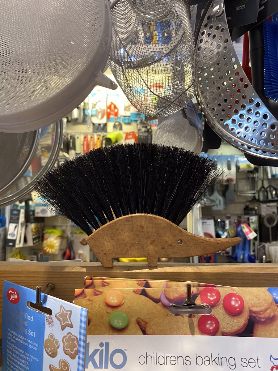 fjcookshop's tweet image. Crumbs! 🦔🦔🦔

What every refined home on @bishyroadnet needs … a hedgehog crumb brush 

See these and loads of lovelies in our little shop!

#BishyRoadShopping #IndieYork #TableEssentials