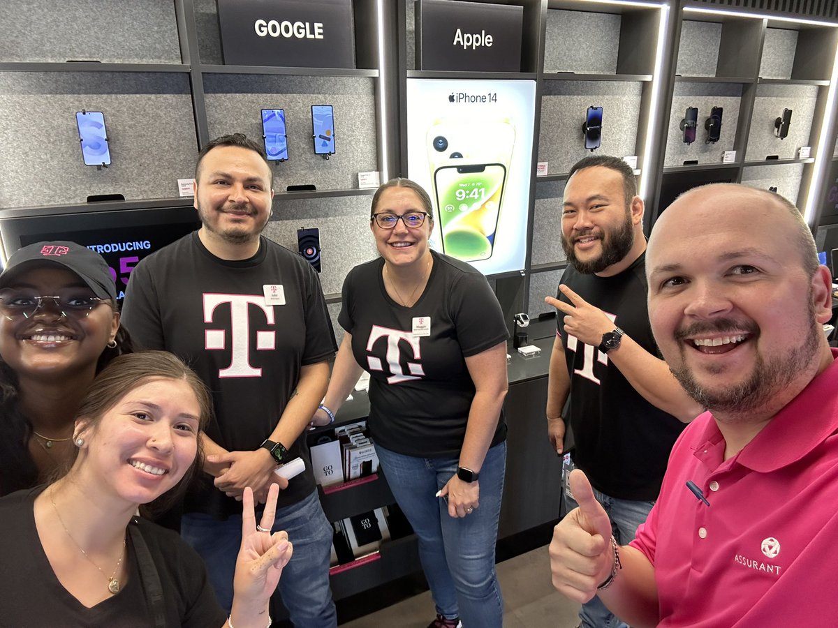 T_DeCastro's tweet image. Thanks to @wderrickindy and his Indy team for the great week last week. @IndyMarsee and @MarkPsince83 had a great time discussing #Protection360 throughout the district. When you visit T-Mobile, you get the complete solution for all your wireless needs!