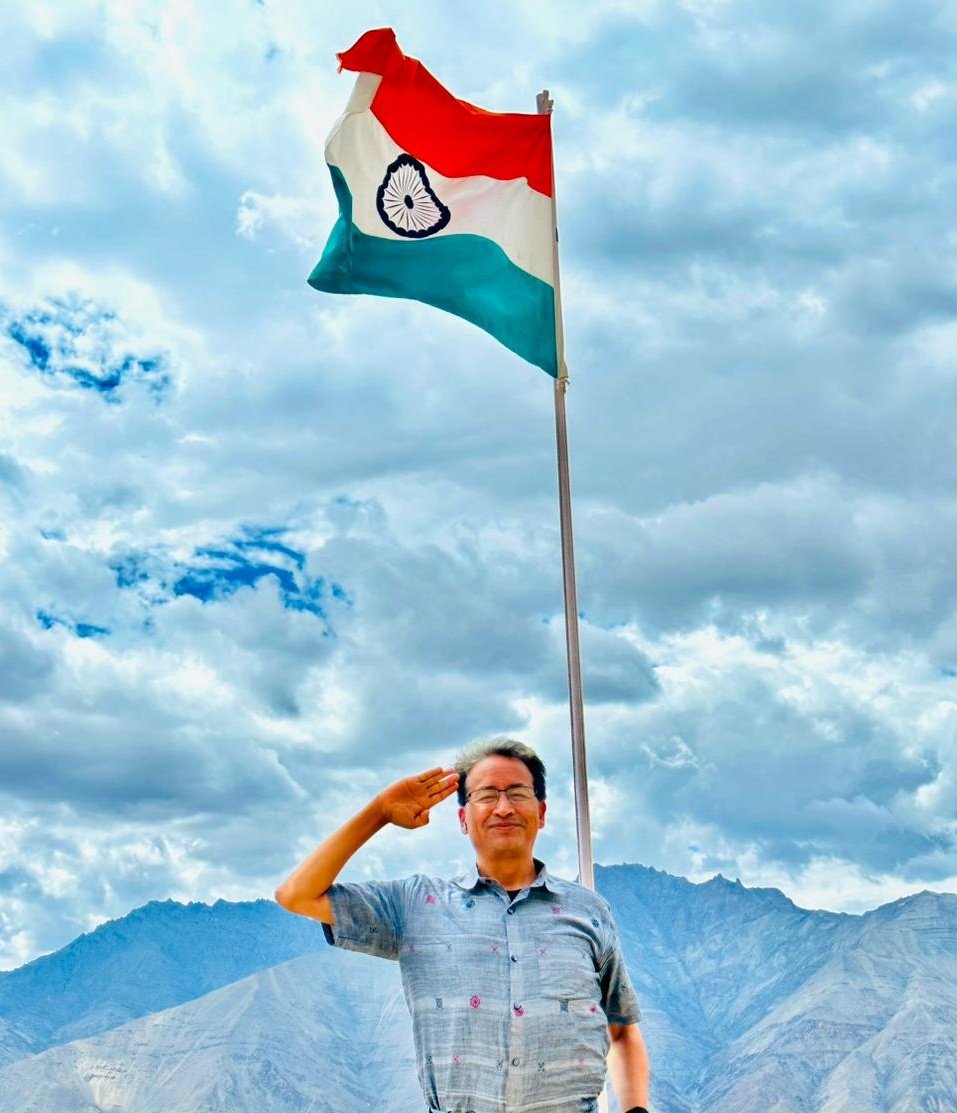 Wangchuk66's tweet photo. Happy #IndependenceDay
We celebrated our own little Independence Day...
with the small team at Himalayan Institute of Alternatives, Ladakh
#Hial https://t.co/2J5DzBDglf