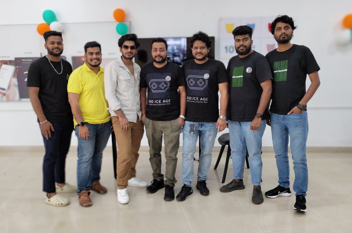 OmkarGhalage's tweet photo. Had a wonderful time Celebrating  Independence &amp; #OlaCustomerDay2023 with @Goa_olaowners &amp; @OlaElectric staff, it was a pleasure meeting Mr. Vijay &amp; Mr. Mayank and team, and looking forward to meeting Mr. @bhash at the future factory next year 🔥⚡🛵 https://t.co/a5YfCFNhbR