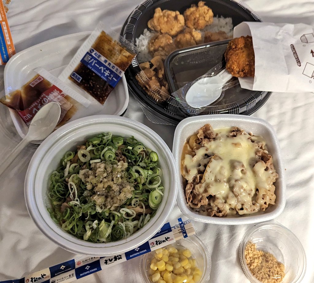 BFIchiban's tweet photo. When you are nearing the end. But you didn't eat some of the cheap staples... You just get them all and eat yourself into a coma. 
#Matsuya #Yoshinoya #CocoCurry 
おやすむなさい https://t.co/2SbeKkmB5o