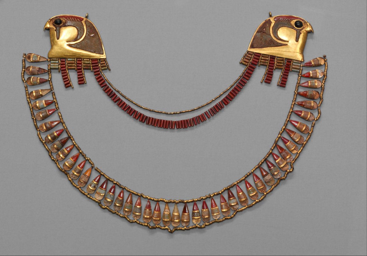 An exquisite Egyptian broad collar, worn by one of the three wives of Pharaoh Thutmose III. Dating to the New Kingdom (c. 1,479 – 1,425 BCE), it is made of gold, carnelian and obsidian, and adorned with falcon-headed terminals. 🏛️@metmuseum #Ancient #Egypt #History #Art