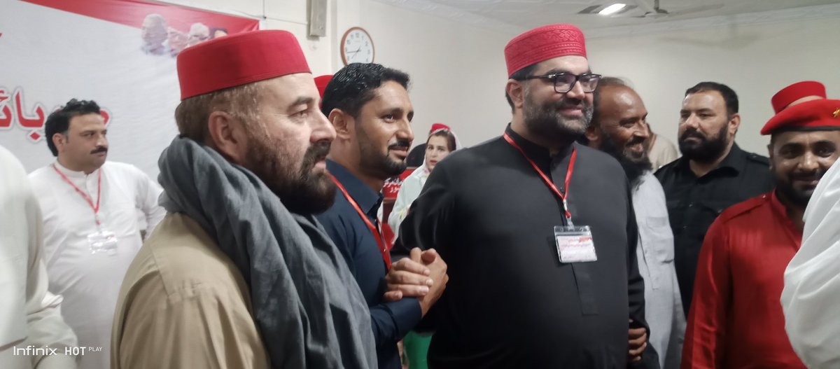 ali_tekadar's tweet photo. باچاخان مرکز پشاور میں عوامی نیشنل پارٹی خیبرپختونخوا صوبائی مجلس عاملہ اجلاس کے موقع پر ۔عوامی نیشنل پارٹی کے نامزد امیدوار صوبائی اسمبلی PK9محمد ظاہر شاہ خان رور جان ,پارٹی رہنماؤں کے ساتھ https://t.co/115FB3WEjV