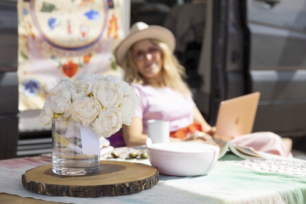 "We walk to the bank of the Nooksack and each throw a flower into the river with a wish for the sanctity of hope..."
🐕💐💛
📸: Pfeifferfoto
#quotes #books #dogs #writingcommunity #tuesdayvibes #selflove