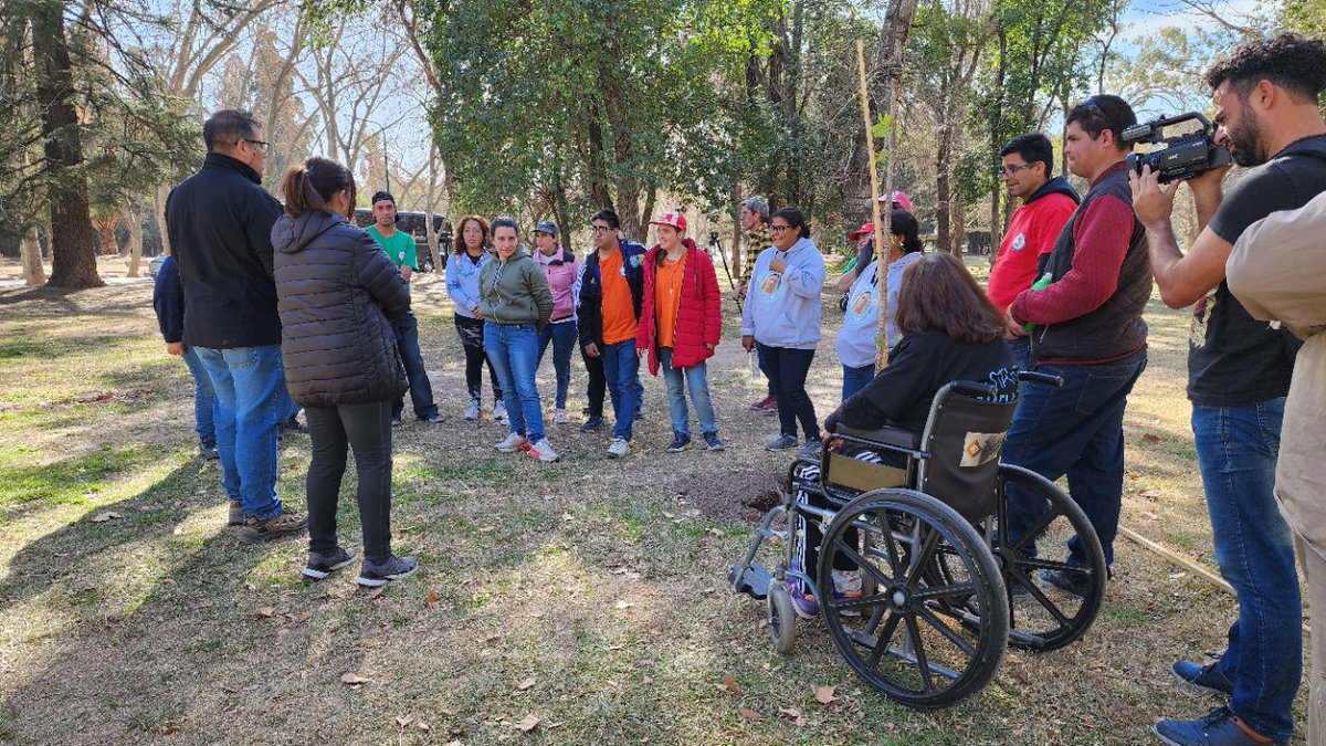 En el Día Provincial del Árbol, continuamos con el Plan de Forestación en el Parque General San Martín. En esta oportunidad se sumó la Fundación Carmela Fassi a la plantación de forestales.