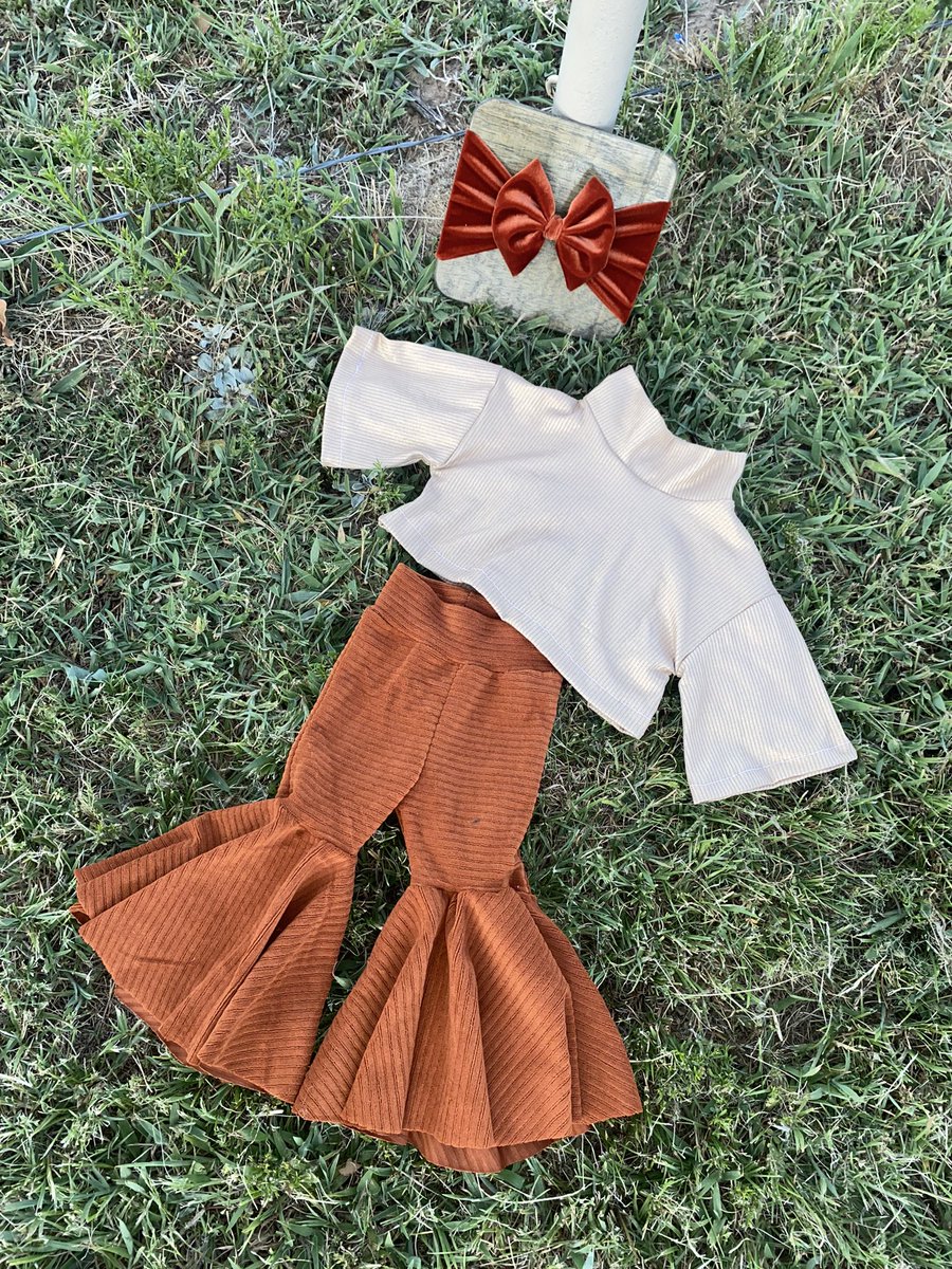 ssshelbybaker's tweet photo. calling girl mamas!! newest western saige bow co products 🧡 all hand sewn by me! https://t.co/C1cjYYbdgj #cowkid #westernbaby #girlmoms #girlmama #shopsmall #handmade #smallbusiness https://t.co/Kt7GfNhYdP