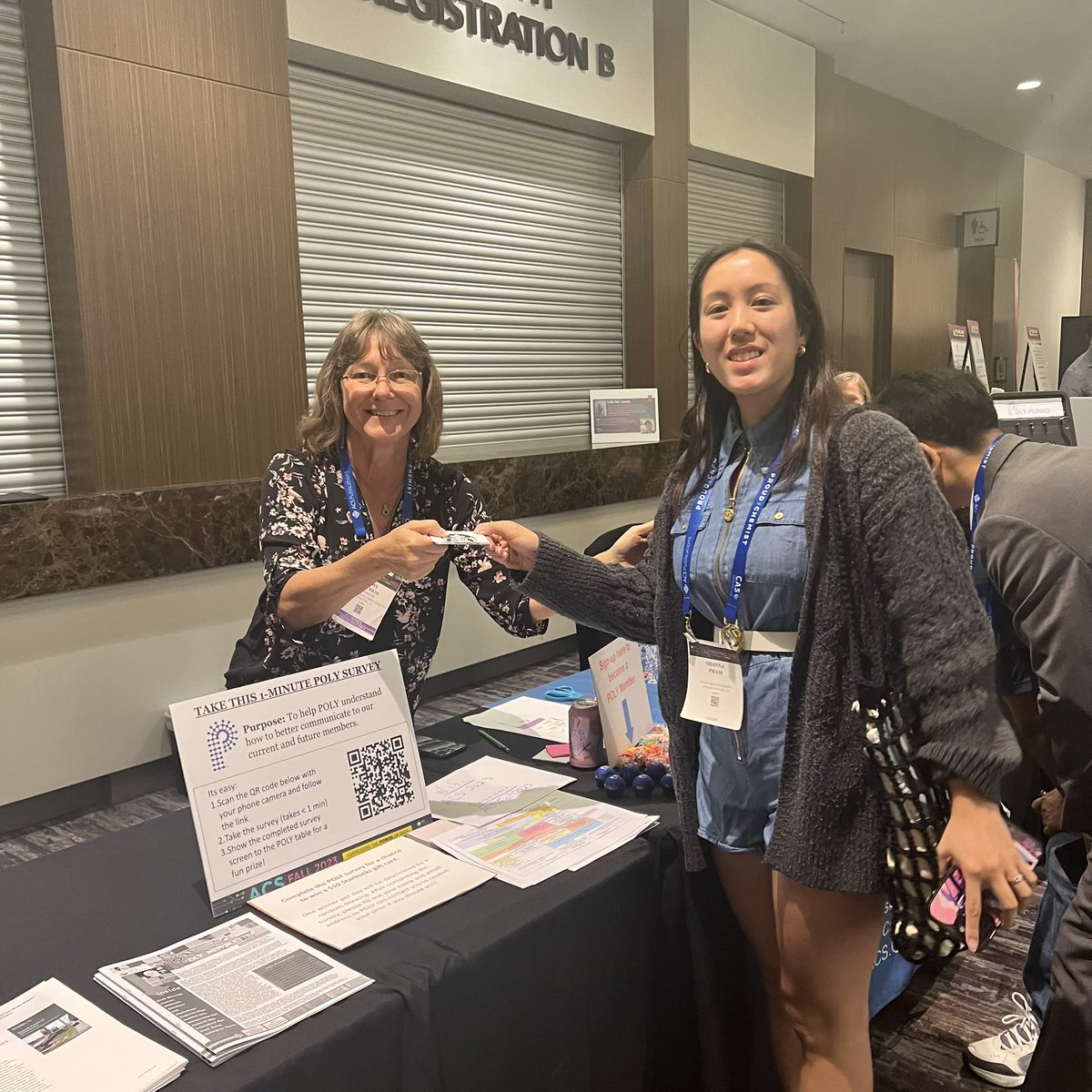 Started our day off with a fun surprise when our undergrad <a href="/PhamShanna/">shanna</a> won one of the <a href="/POLY_ACS/">ACS POLY Division</a> raffles! #ACSFall2023 #ACSPOLY ☕️
