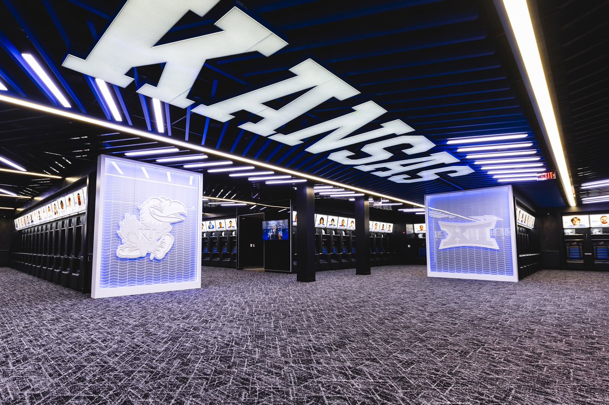 KU_Football's tweet image. ☑️ Uniforms
☑️ Locker room
☑️ Weight room
☑️ Stadium

The new era of Kansas Football is here.